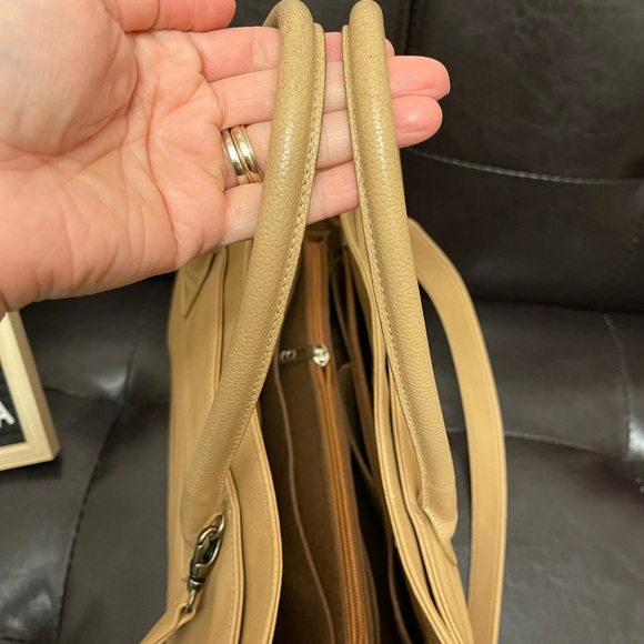 Chanel Cerf Tote - Picture 3 of 16